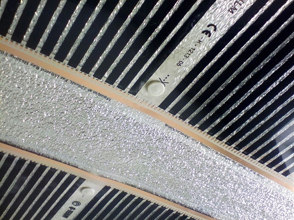 Крепежная пробка УКЭ и пленочные электронагреватели на потолке